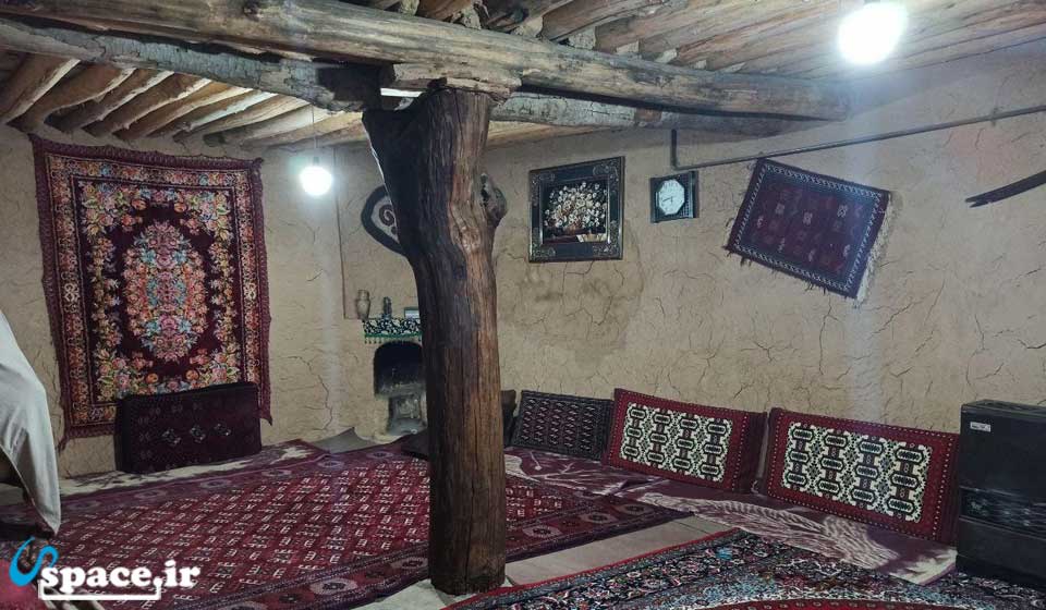 نمای داخل اتاق اقامتگاه بوم گردی بهجتی - زوارم - شیروان - خراسان شمالی
